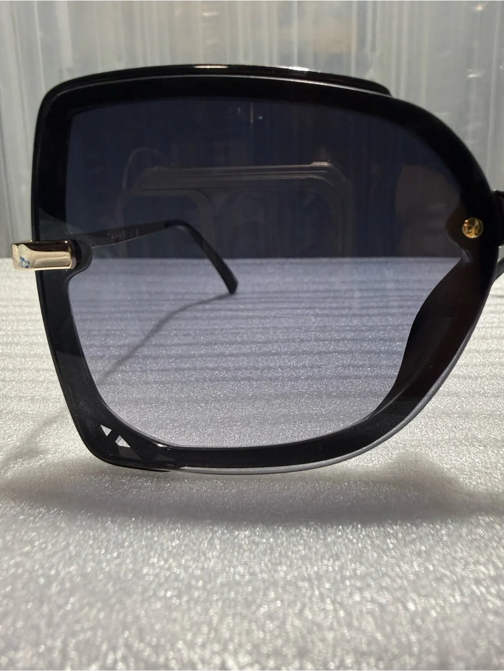 TAHARI Women’s Modern Oversized Geometric Butterfly Sunglasses NWT